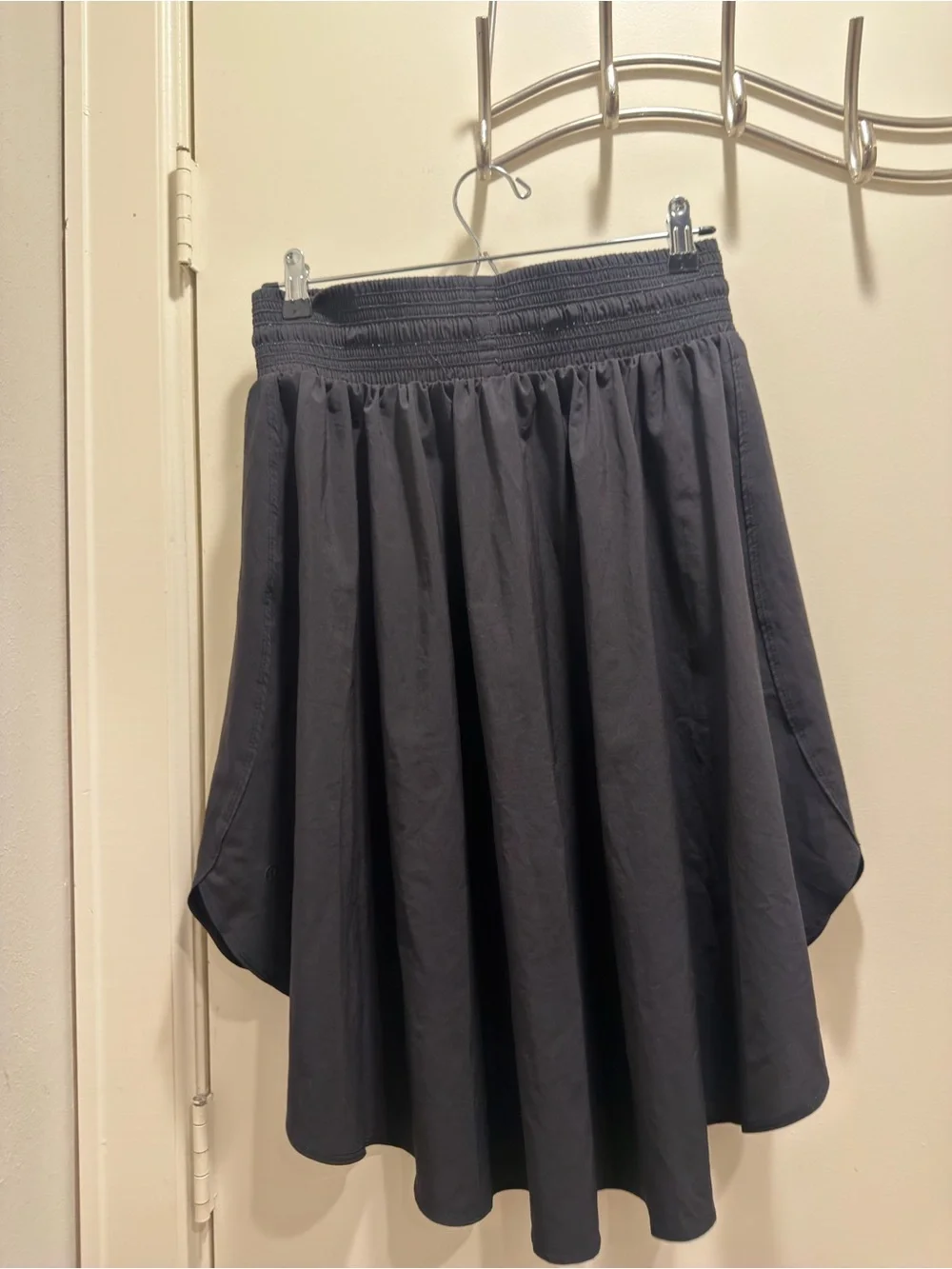 lululemon athletica Charcoal High-Low Smocked-Waist Skirt the everyday black 8